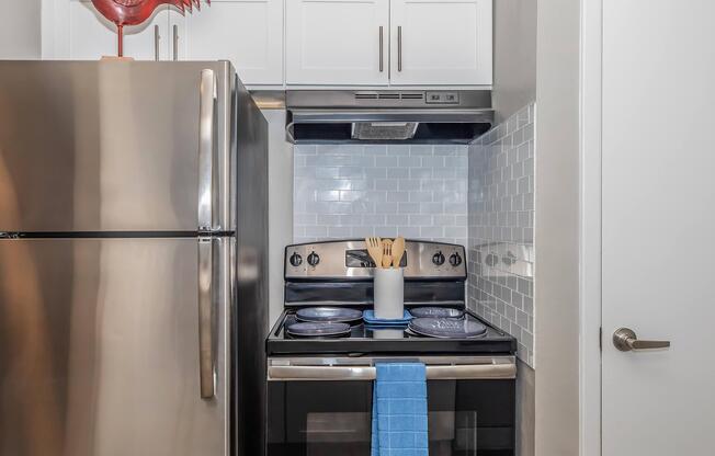 1 bed, 1 bath, 668 sqft, $975