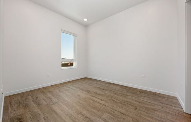 2 beds, 1 bath, 1,041 sqft, $2,250, Unit 105