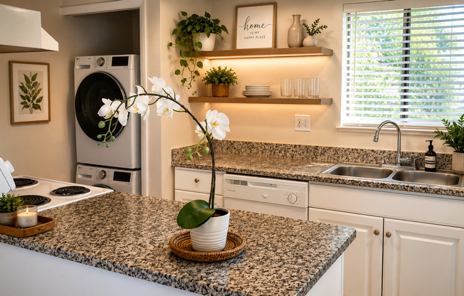 For Rent – Beautiful 2 Bedroom / 1 Bathroom Condo with Attached Garage !