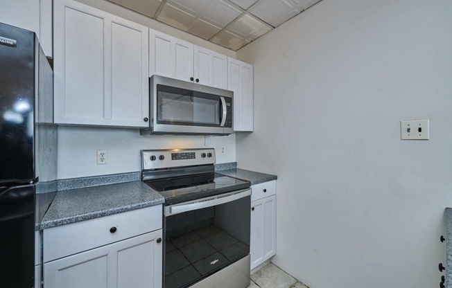 1 bed, 1 bath, 465 sqft, $2,200, Unit 13