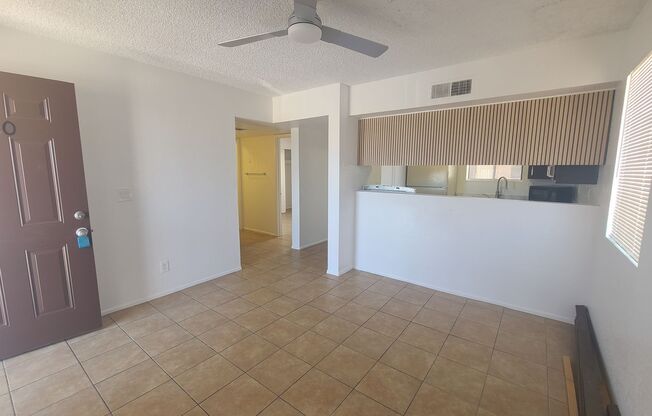 2 beds, 1 bath, 800 sqft, $1,095, Unit 240