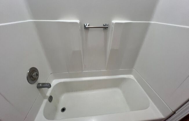 3 beds, 1 bath, 810 sqft, $2,190, Unit 732 S. Millvale Ave. #A7