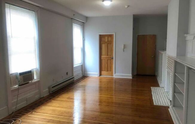 1733 W Montgomery Ave