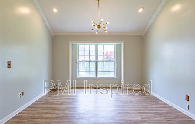 2404 BUCKINGHAM CIR