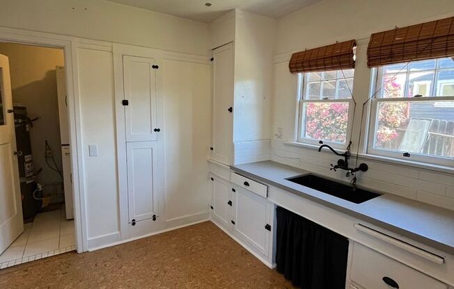 2 beds, 1 bath, $2,800