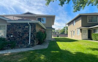 <b>Beautiful Two Story Condo near Meadowood Mall<br><br>