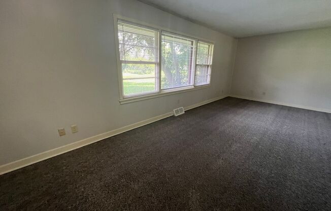 2 beds, 1 bath, 975 sqft, $1,150, Unit 5200