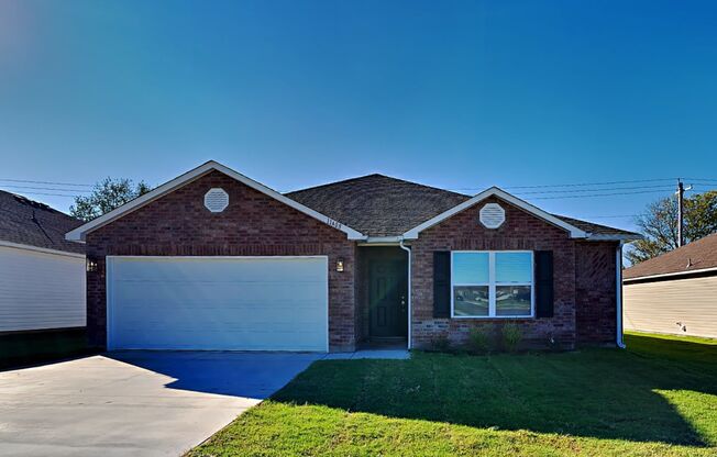 Available now! Beautiful 4 bed/2bath new construction home in Oneta Farms!