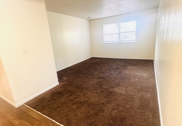 1415 W MAPLE AVE