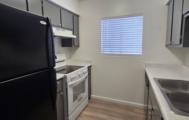 1 bed, 1 bath, 580 sqft, $915, Unit 226