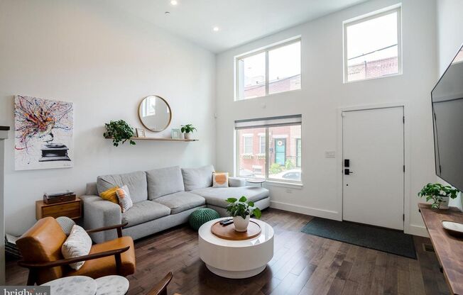 HUGE BRIGHT HOME 3 bed 2 full 2 half PRIVATE GATED PARKING WITH GARAGE 2 PARKING SPOTS ROOFDECK AND MORE