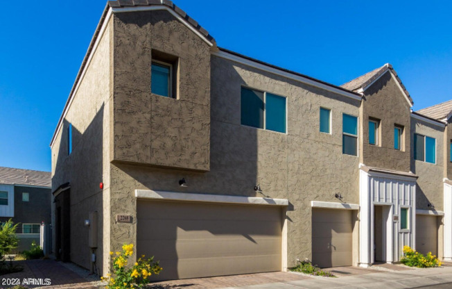 2268 W LAURIE LN