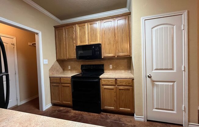 3 beds, 2 baths, 1,350 sqft, $1,595, Unit Beauford 3120