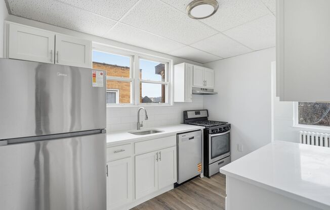 Updated Apartment Homes Near Downtown | 126 W 9th Ave