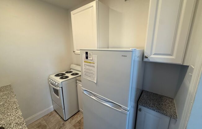 Studio, 1 bath, 413 sqft, $1,425, Unit Royal York 415