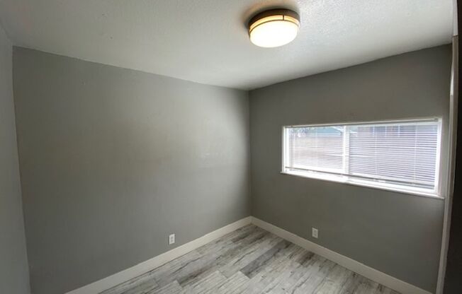 3 beds, 1 bath, $1,750, Unit 506