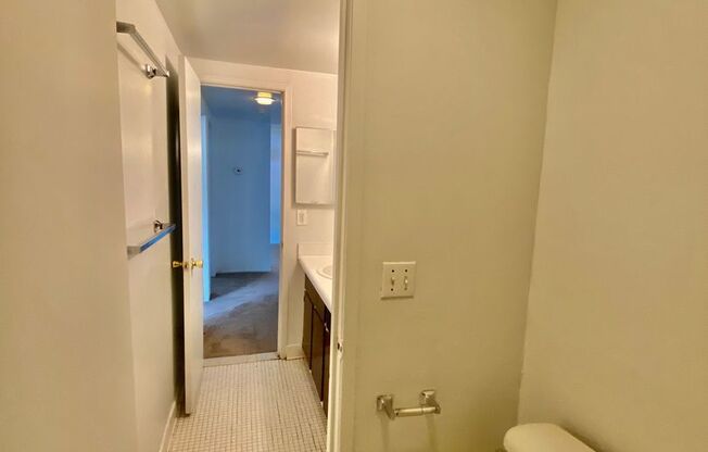 2 beds, 1 bath, 1,000 sqft, $1,295, Unit #15