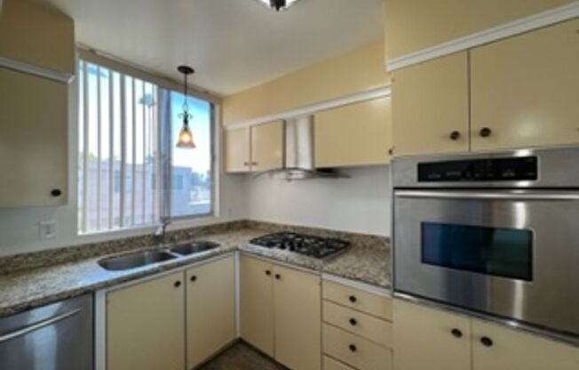 2 beds, 2 baths, $2,250, Unit #334J