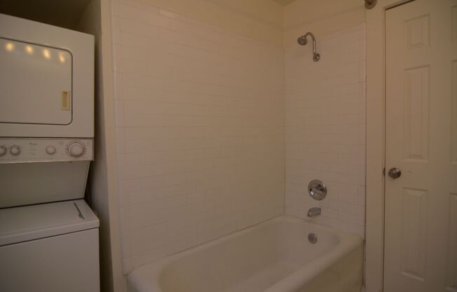 2 beds, 1 bath, $1,595