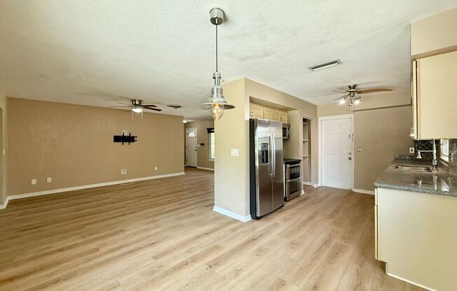 2565 Granada Circle West