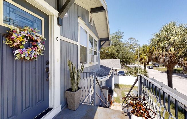 CHARMING 2 BEDROOM, 1 BATH HOME WITH SPACIOULS COURTYARD