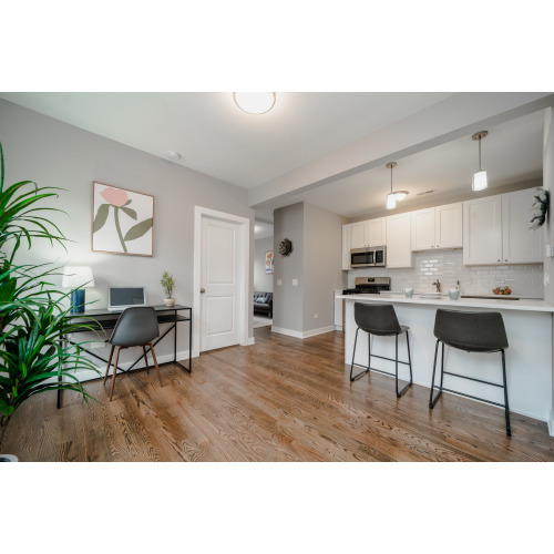 1838 W 21 PL