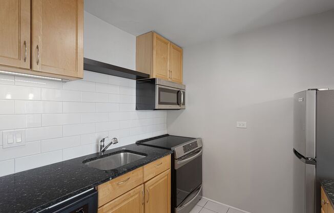 3 beds, 1.5 baths, 1,001 sqft, $3,300, Unit 26H
