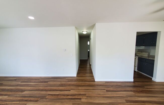 2 beds, 1 bath, 1,027 sqft, $1,299, Unit 5-207