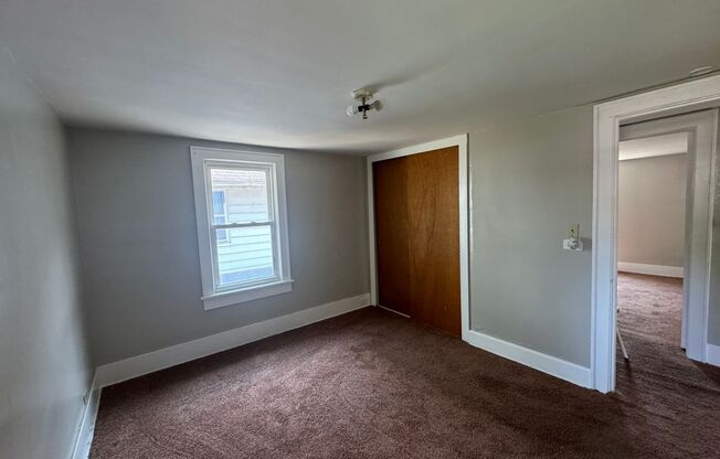 3 beds, 1 bath, $1,250