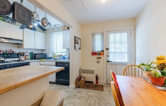 2 beds, 1 bath, 703 sqft, $2,600, Unit 1