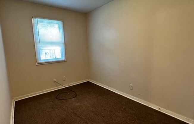 4 bedroom 1 bath - available now! (1/2 off 2nd month rent special!!)