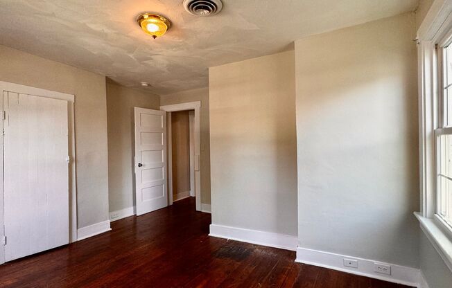 2 beds, 1 bath, $1,595