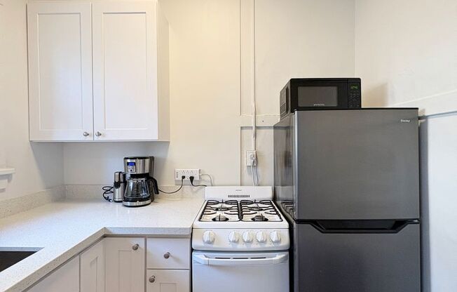 Studio, 1 bath, 304 sqft, $1,775, Unit Unit 208