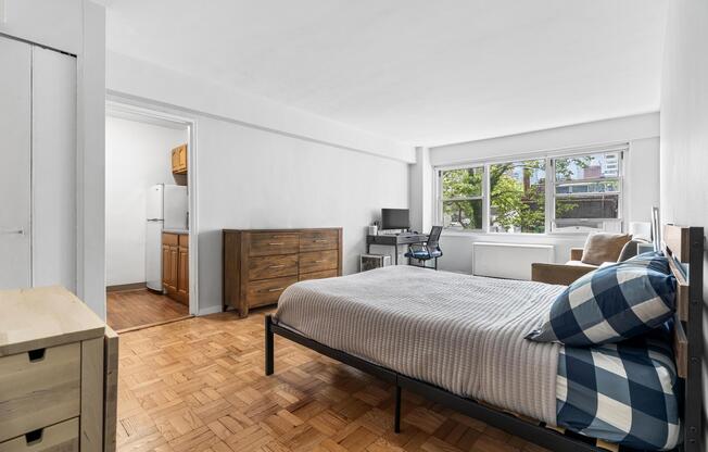 210 E 63 ST