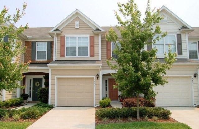 Clifton Village Townhome - 3 bed - 2.5 bath - 1 Car Attached Garage