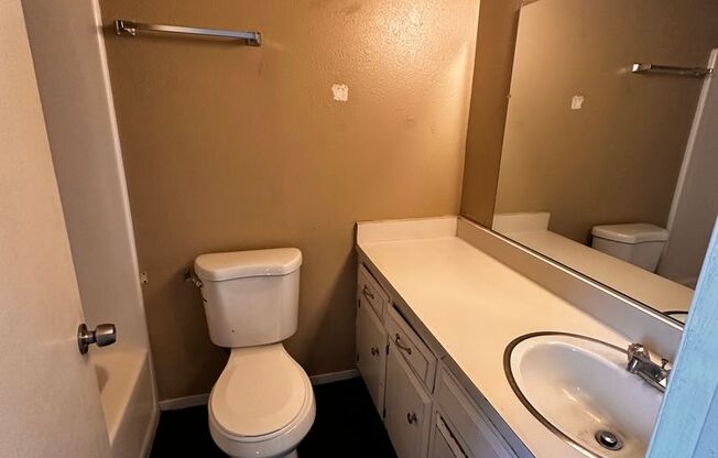 2 beds, 1.5 baths, $1,400, Unit 3