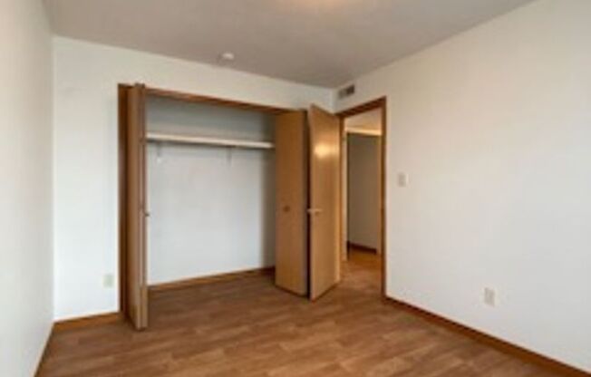 3 beds, 1 bath, 1,034 sqft, $995, Unit Apt. C