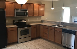 3 beds, 2 baths, $1,750, Unit 1068