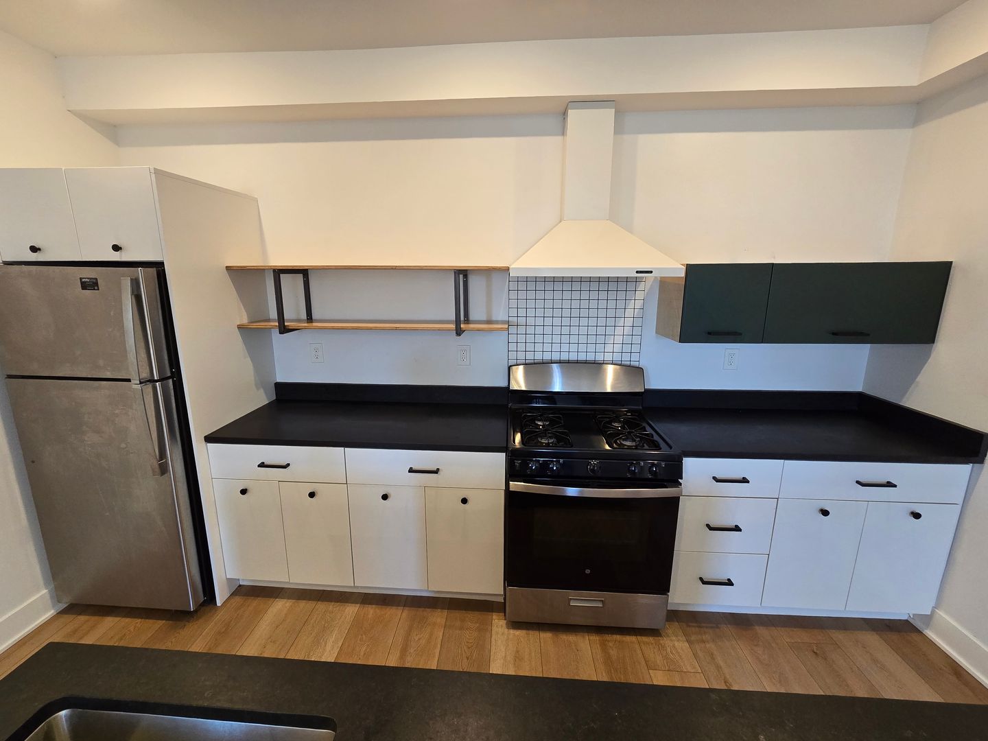Modern Large 1 BED 1.5 BATH in Port Richmond!