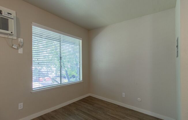 Studio, 1 bath, 451 sqft, $1,450, Unit 91