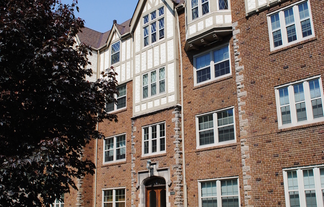 3 beds, 1 bath, 1,600 sqft, $1,995, Unit 19