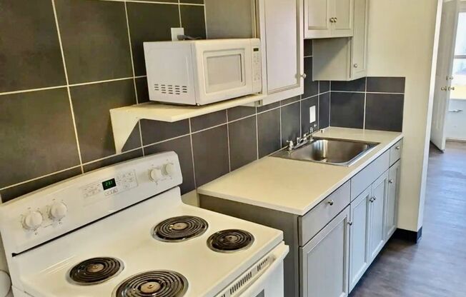 Remodeled 1-Bedroom Apartment in Greeley Available in August!