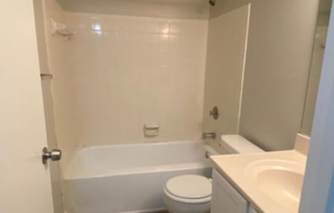 $1,450 / 3br -1056 ft2 COMING SOON!!