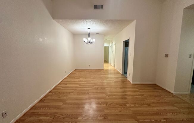 UT PRE LEASE: West Campus 2bd / 2ba Cathedral ceilings, Huge windows, Good Roommate floor-plan