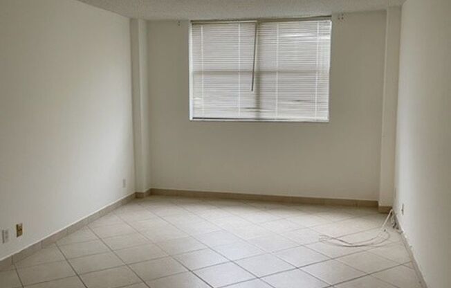 Sunny Isles Condo $2200