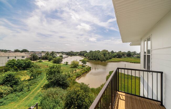 2221 Pretty Lake