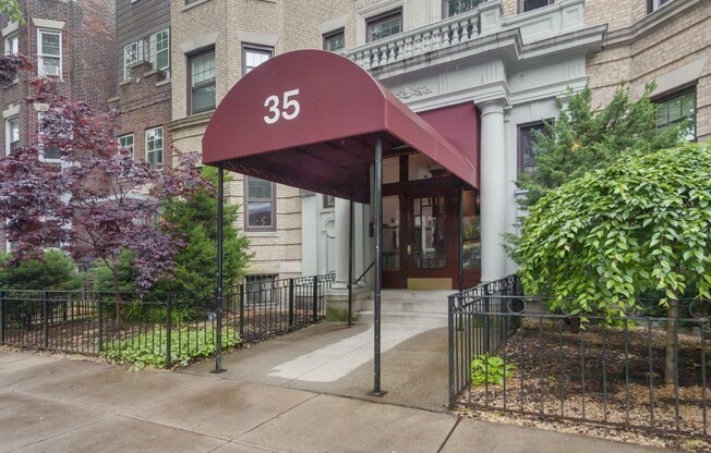35 Queensberry St