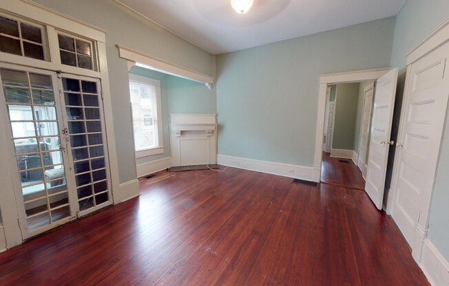 GREAT Location for this garage apartment in Riverside/Five Points!