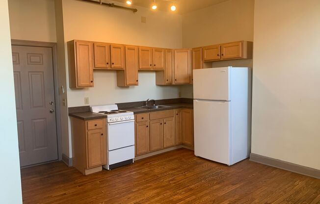 Studio, 1 bath, $745, Unit APARTMENT 2