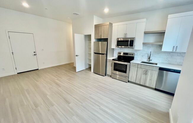 **Move-In Special: 6 WEEKS FREE RENT** | New Construction Luxury Apartments| Arbor Lodge Neighborhood | W/D in Unit